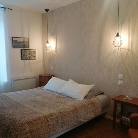 Le Quai 18 Bed & Breakfast Lesneven ภายนอก รูปภาพ