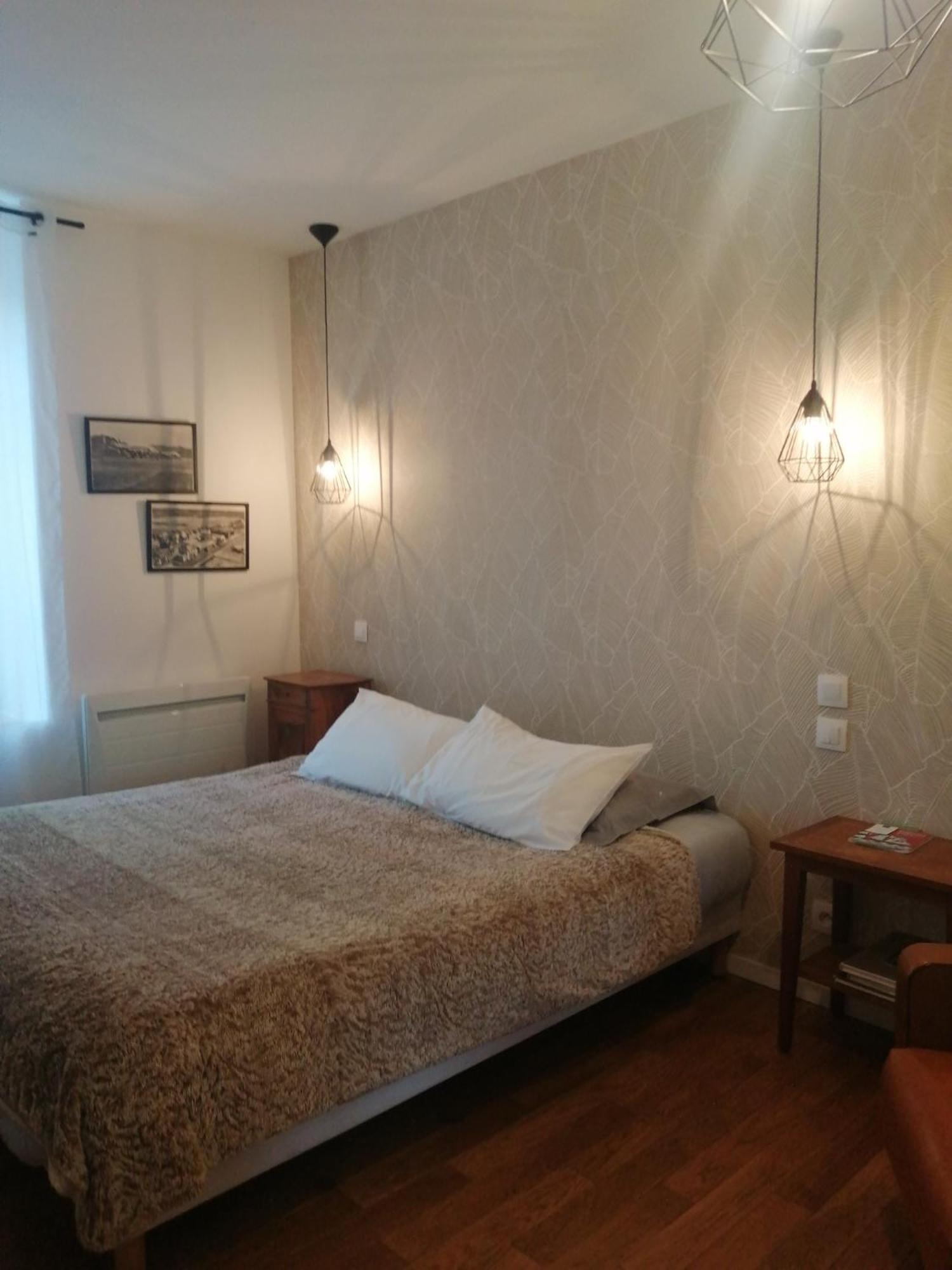 Le Quai 18 Bed & Breakfast Lesneven ภายนอก รูปภาพ